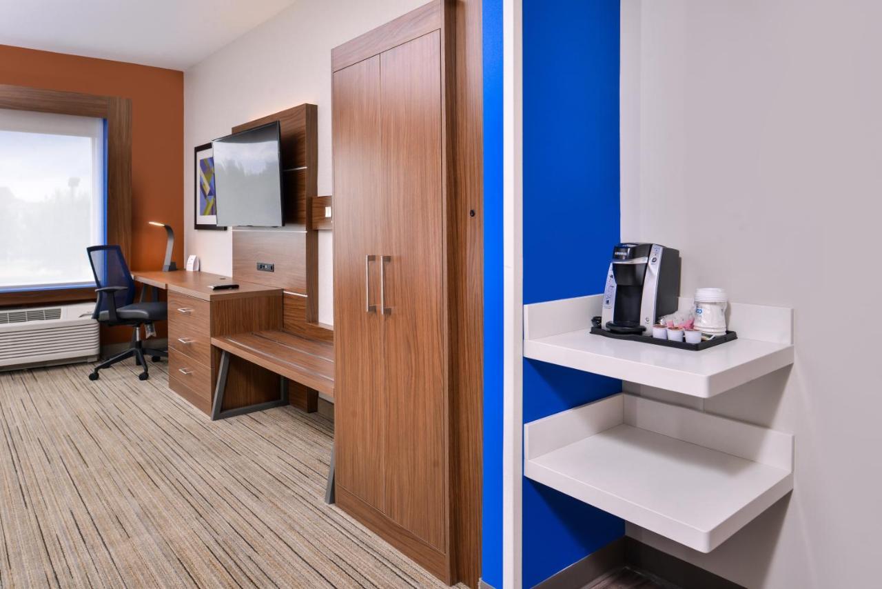Holiday Inn Express & Suites Farmville By Ihg Екстериор снимка