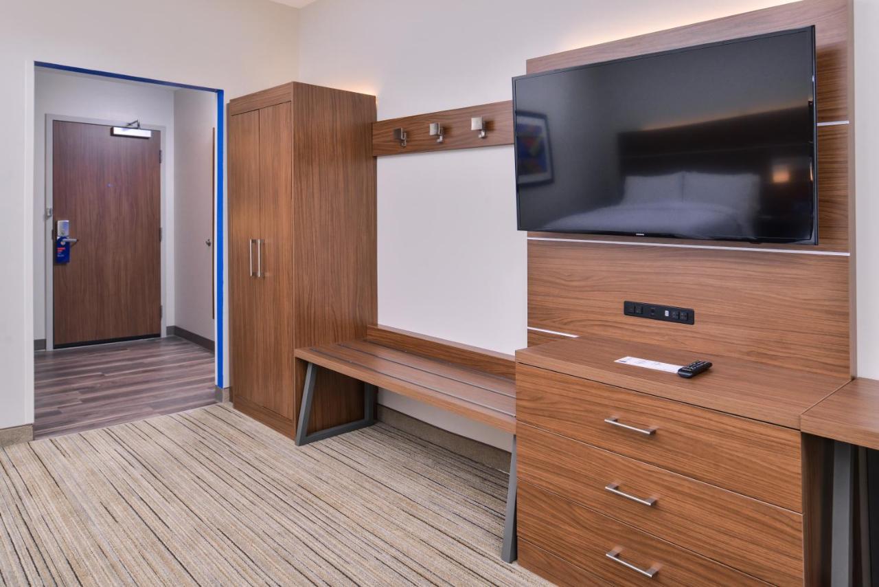 Holiday Inn Express & Suites Farmville By Ihg Екстериор снимка