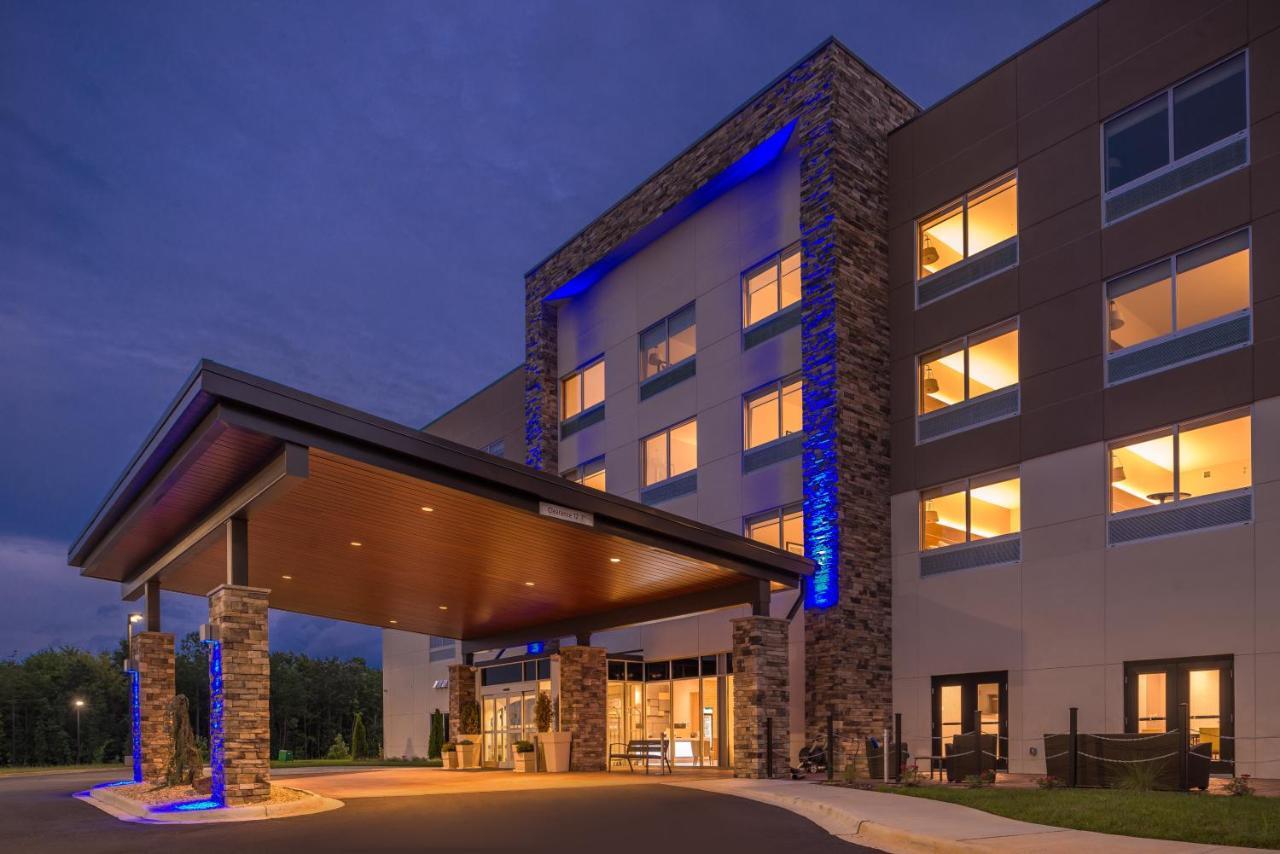 Holiday Inn Express & Suites Farmville By Ihg Екстериор снимка