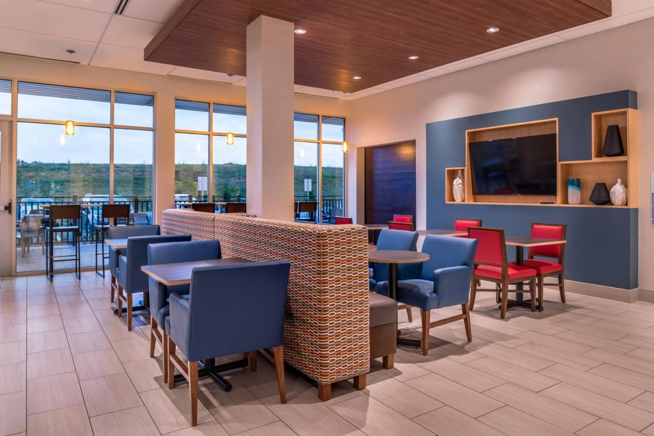 Holiday Inn Express & Suites Farmville By Ihg Екстериор снимка