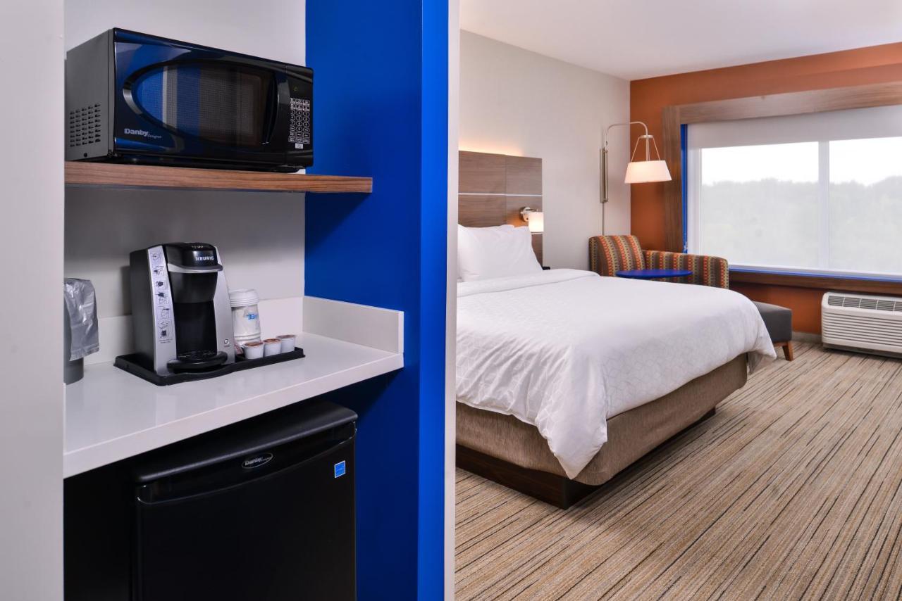 Holiday Inn Express & Suites Farmville By Ihg Екстериор снимка