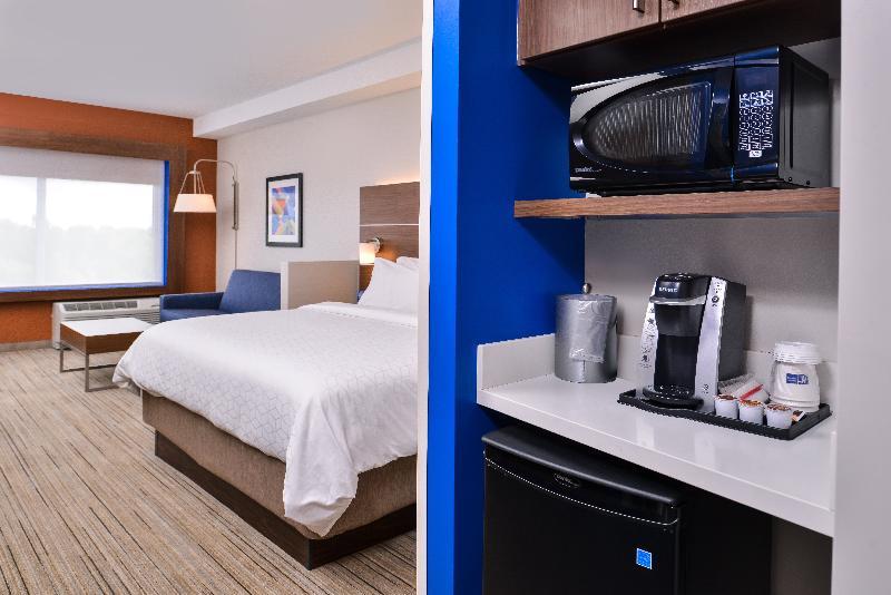 Holiday Inn Express & Suites Farmville By Ihg Екстериор снимка
