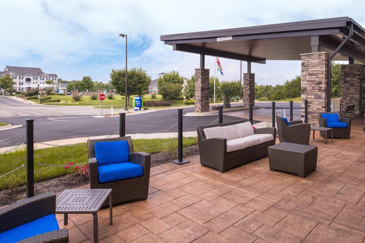 Holiday Inn Express & Suites Farmville By Ihg Екстериор снимка